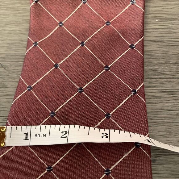 Tommy Hilfiger Men's Classic Diamond Stripe Tie Maroon/Navy/Gold - Picture 6 of 6